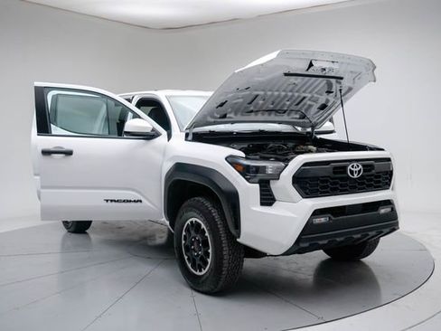 Used 2024 Toyota Tacoma TRD Off-Road image 15