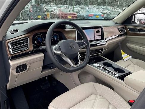 New 2025 Volkswagen Atlas SE image 7