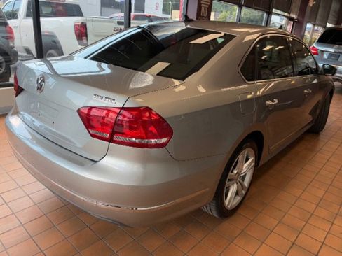 Used 2014 Volkswagen Passat TDI SEL Premium image 9