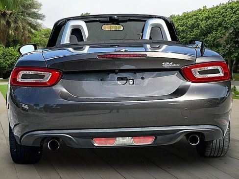 Used 2017 FIAT 124 Spider Lusso RWD image 3