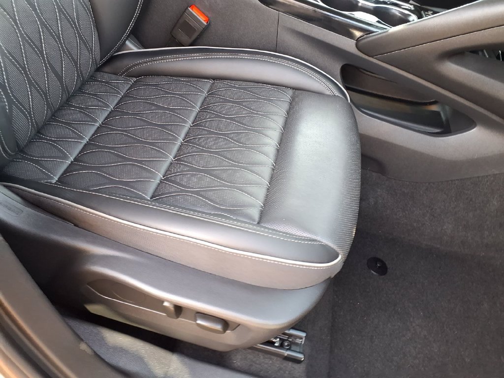 Used 2023 Buick Envision Avenir AWD/4WD image 18