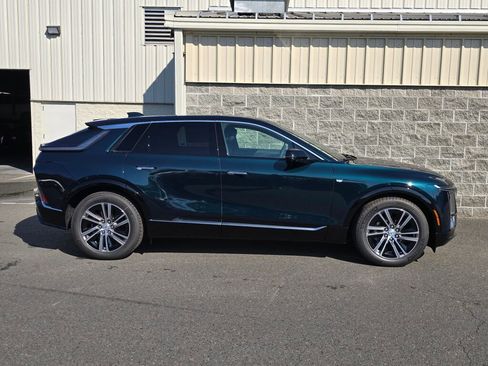 New 2026 Cadillac Lyriq Luxury image 9