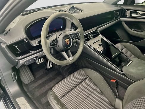 Certified 2025 Porsche Panamera 4 AWD/4WD image 4