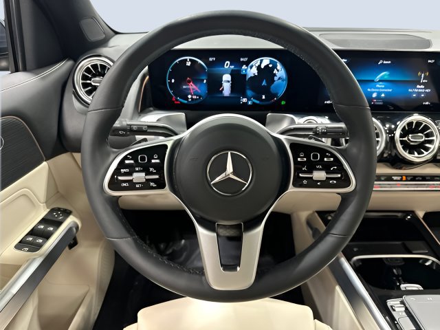 Used 2023 Mercedes-Benz GLB 250 4MATIC image 16