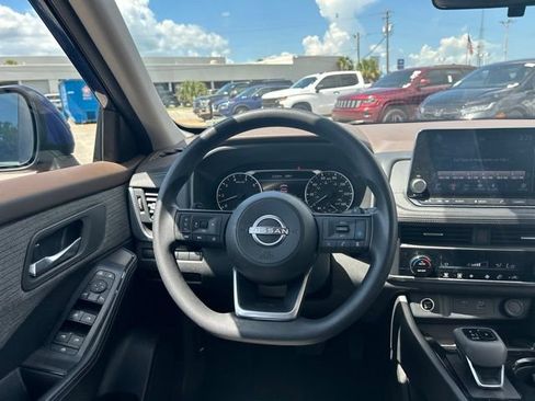 Used 2023 Nissan Rogue SV AWD/4WD image 19