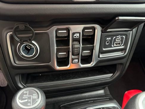 Certified 2025 Jeep Wrangler Sahara 4xe w/ Safety Group image 26