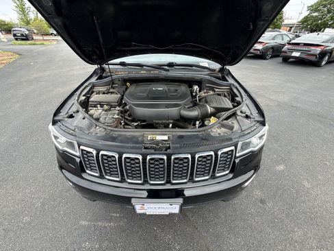Used 2018 Jeep Grand Cherokee Laredo AWD/4WD image 24