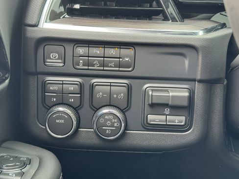 New 2026 Chevrolet Suburban Premier w/ Sun And Tow Package image 25