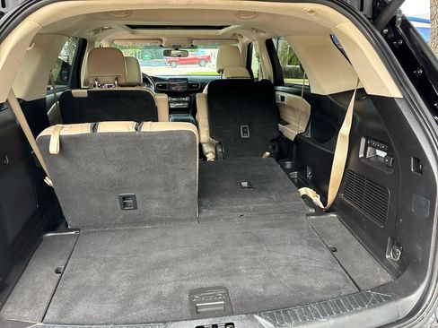 Used 2021 Ford Explorer Limited w/ Equipment Group 301A RWD image 32