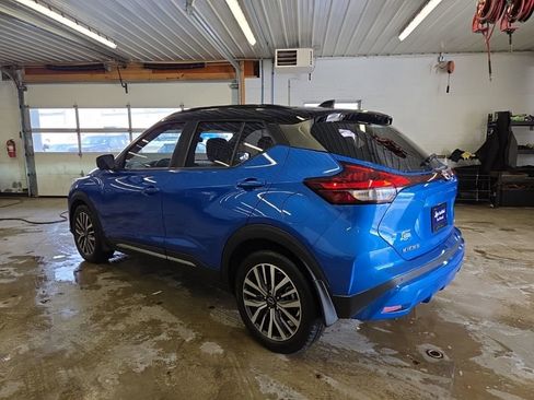 Used 2023 Nissan Kicks SR w/ SR Premium Package FWD image 3