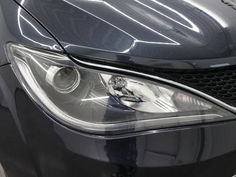 Used 2020 Chrysler Pacifica Limited FWD image 21