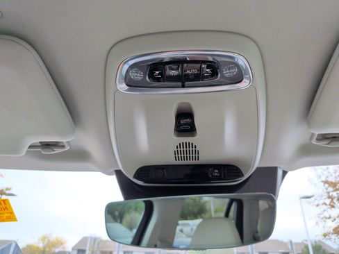 Used 2021 Volvo XC90 T6 Momentum w/ Climate Package image 27