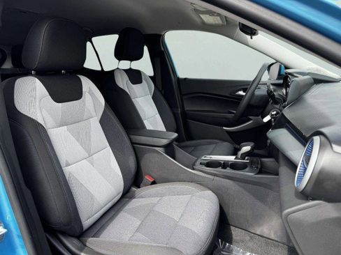 Used 2025 Chevrolet Trax LS w/ LS Convenience Package image 47