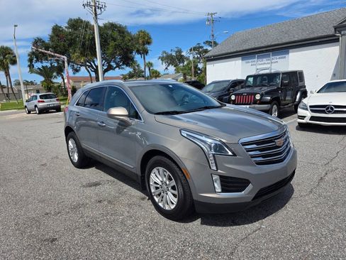 Used 2018 Cadillac XT5 FWD image 2