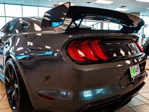 Used 2021 Ford Mustang Shelby GT500 w/ Carbon Fiber Track Pack RWD image 30