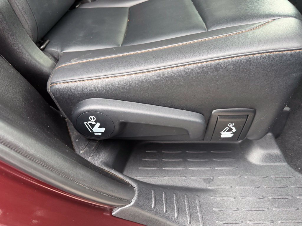 Used 2019 Toyota Highlander XLE FWD image 38