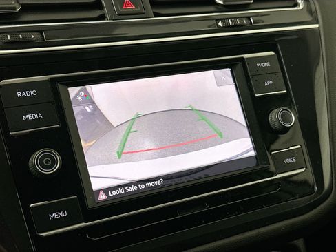Used 2021 Volkswagen Tiguan S image 12