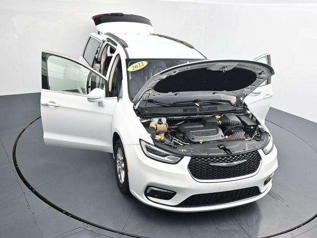 Used 2022 Chrysler Pacifica Touring-L FWD image 38
