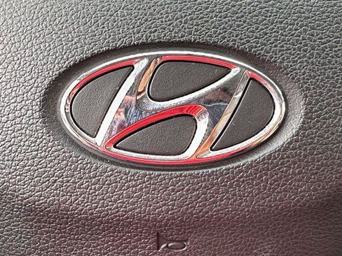 Used 2019 Hyundai Elantra SE w/ Winter Weather Package FWD image 21