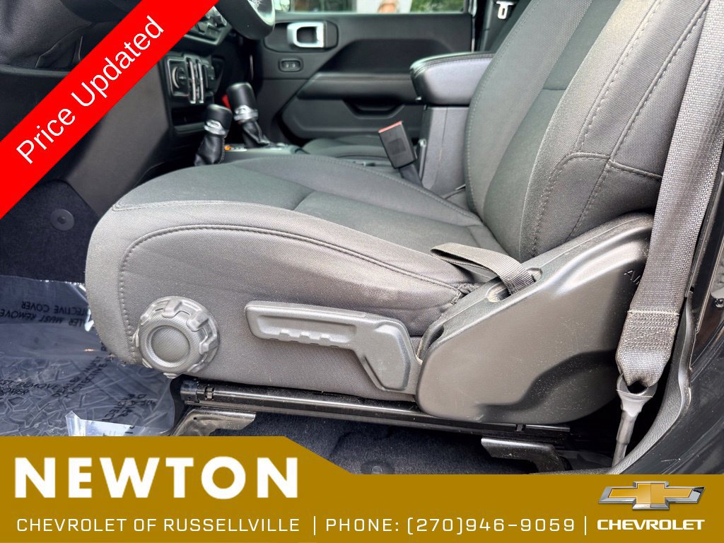 Used 2019 Jeep Wrangler Unlimited Sahara AWD/4WD image 12