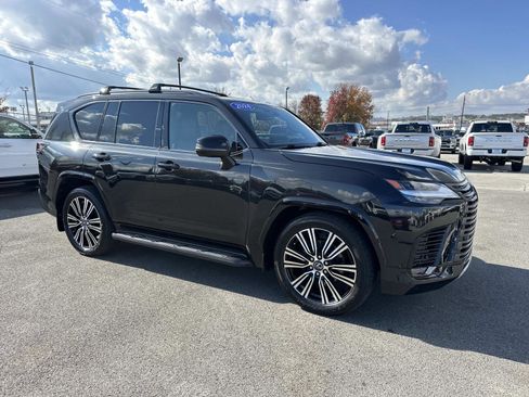 Used 2024 Lexus LX 600 4WD w/ Luxury Package image 2