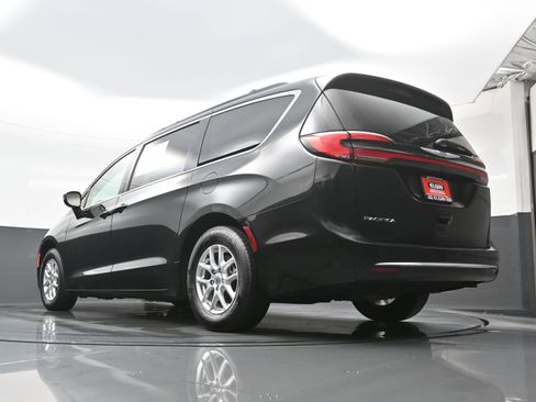 Used 2022 Chrysler Pacifica Touring-L FWD image 30