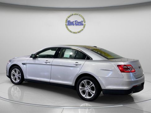 Used 2018 Ford Taurus SEL w/ Equipment Group 201A AWD/4WD image 3