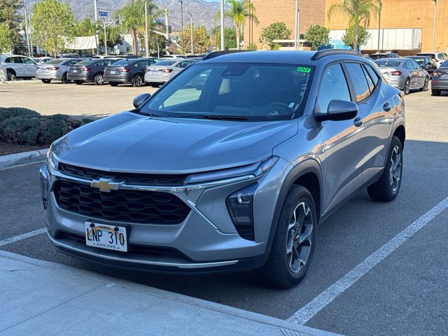 Used 2024 Chevrolet Trax LT FWD image 2