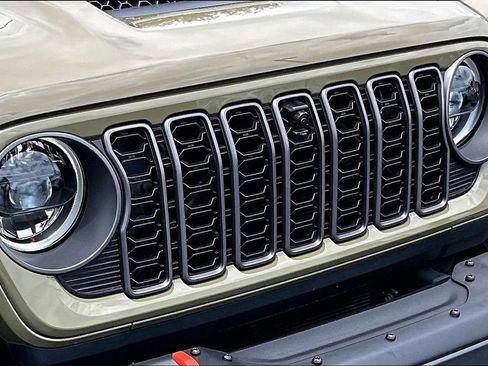 Used 2025 Jeep Gladiator Mojave AWD/4WD image 34
