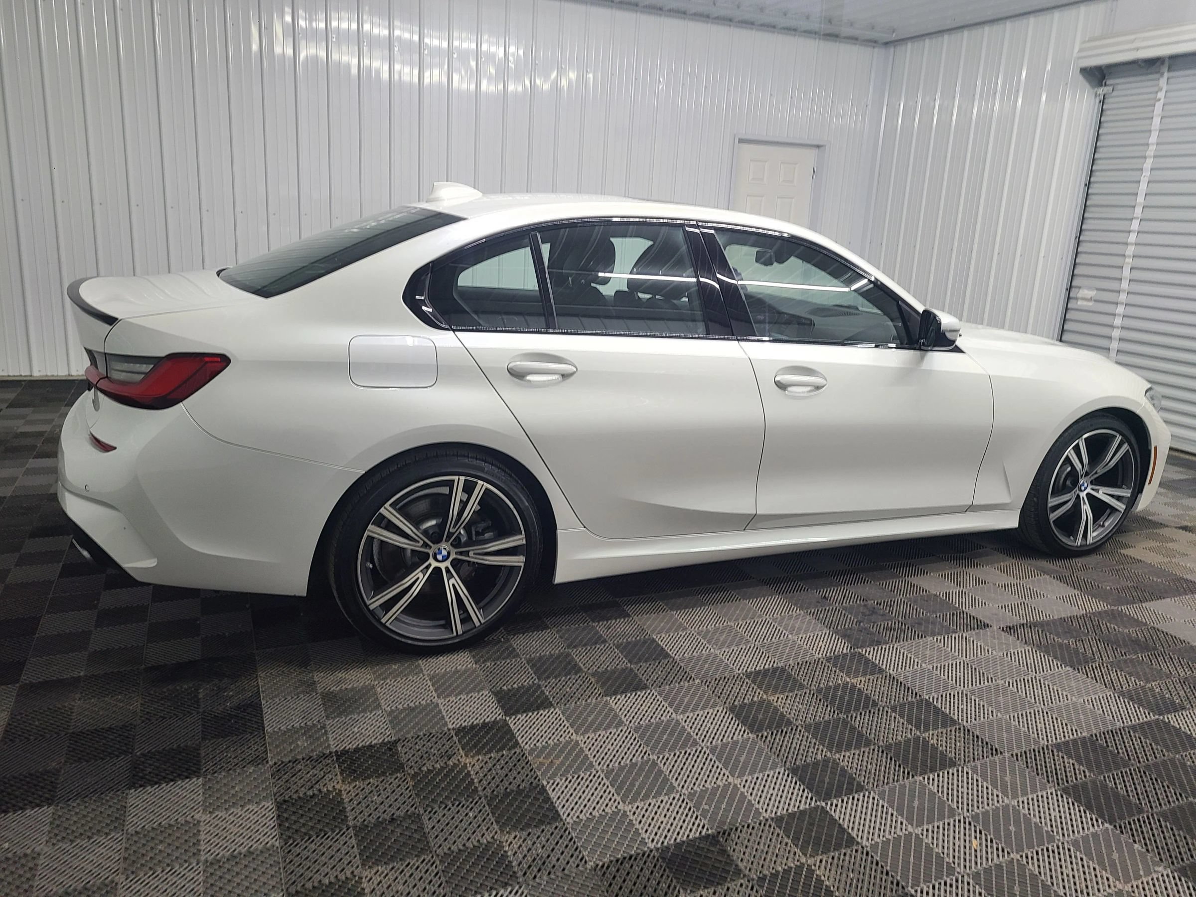 Used 2019 BMW 330i Sedan w/ M Sport Package RWD image 12