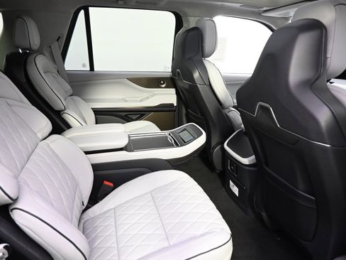 New 2026 Lincoln Navigator Black Label image 18