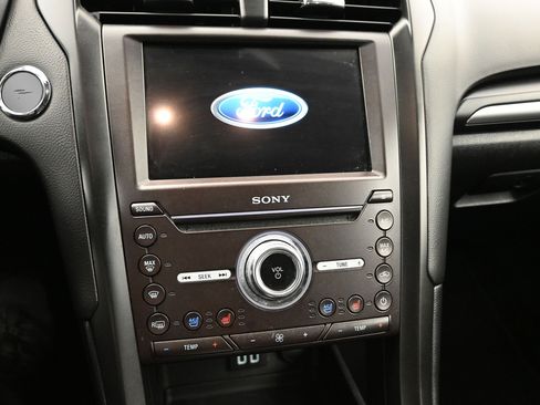 Used 2019 Ford Fusion Energi Titanium FWD image 15