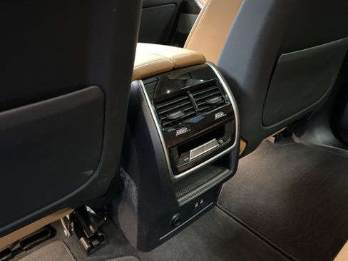 Used 2024 BMW X7 xDrive40i w/ Premium Package image 23