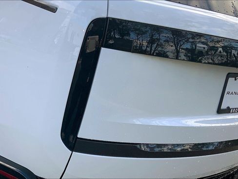 New 2025 Land Rover Range Rover SE image 14