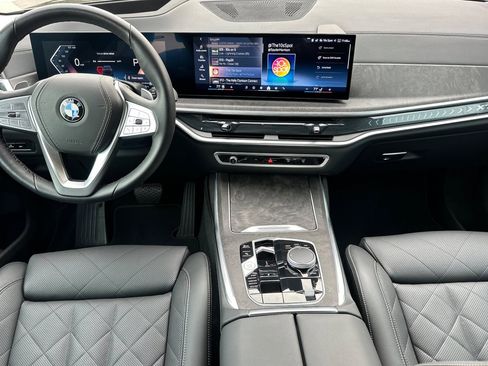 Used 2025 BMW X7 xDrive40i w/ Premium Package image 17