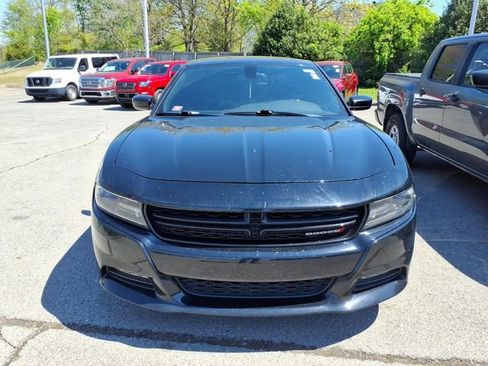 Used 2016 Dodge Charger SXT image 2