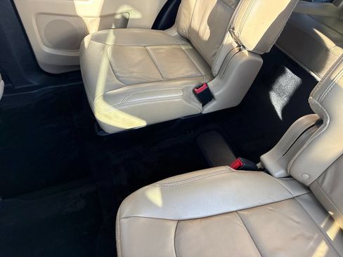Used 2017 Ford Explorer XLT w/ Equipment Group 202A AWD/4WD image 22