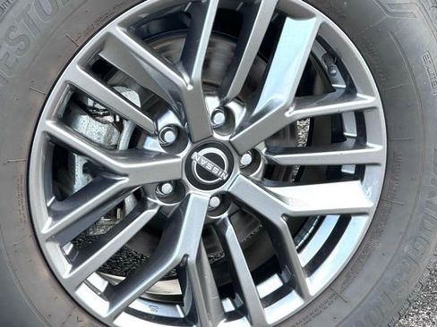 Used 2023 Nissan Rogue S image 12