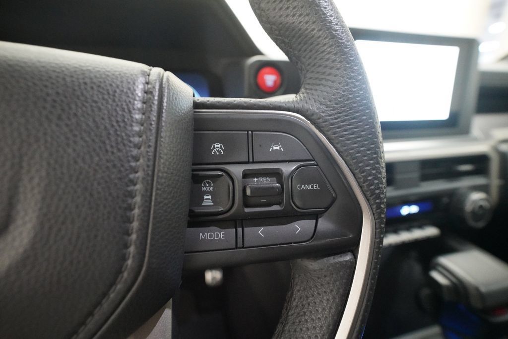 Used 2025 Toyota Tacoma TRD Sport AWD/4WD image 18
