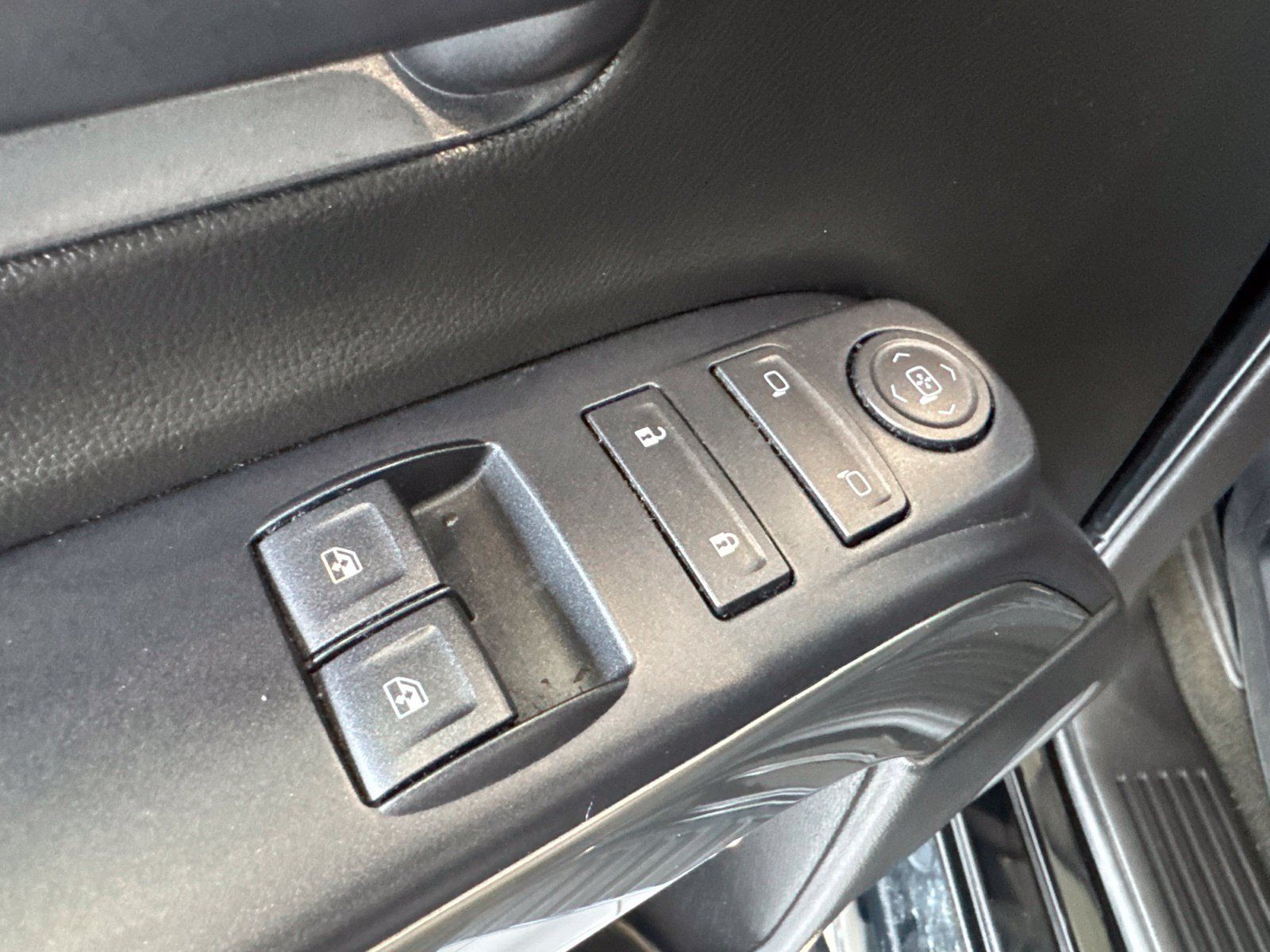 Used 2015 Chevrolet Silverado 1500 LT w/ LT Convenience Package AWD/4WD image 17