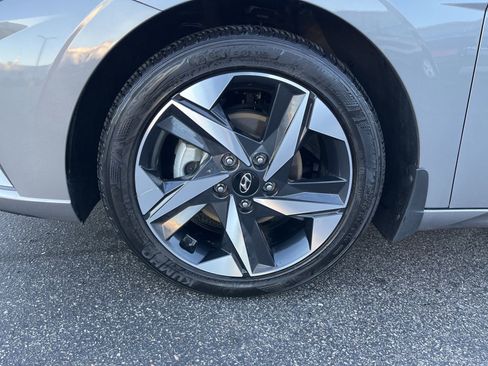 Certified 2023 Hyundai Elantra SEL w/ Convenience Package image 9