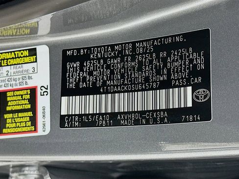 Used 2025 Toyota Camry SE image 32