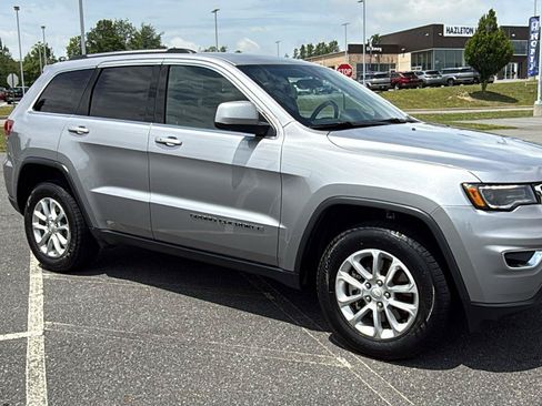Used 2021 Jeep Grand Cherokee Laredo X AWD/4WD image 2