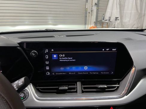 Used 2025 Chevrolet Trax LT image 27