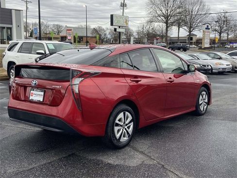 Used 2017 Toyota Prius Three image 3
