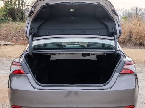 Used 2022 Toyota Camry SE image 9