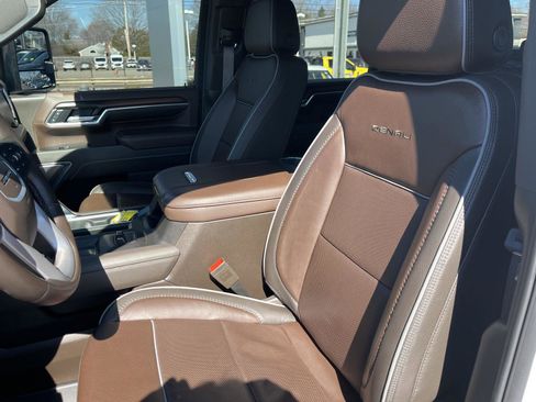 Used 2025 GMC Sierra 2500 Denali w/ Denali Reserve Package AWD/4WD image 9