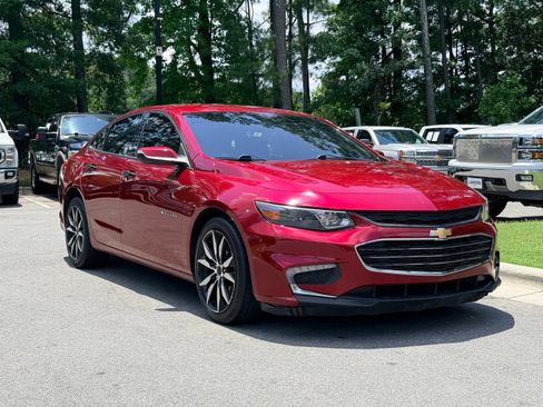Used 2018 Chevrolet Malibu LT FWD image 1