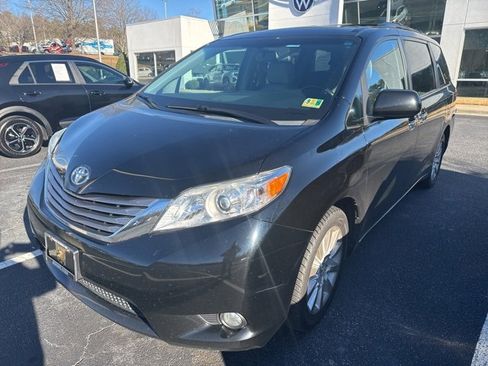 Used 2015 Toyota Sienna XLE image 11