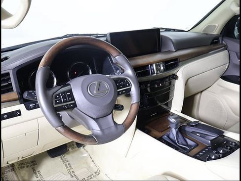 Used 2019 Lexus LX 570 4WD w/ Luxury Package image 6